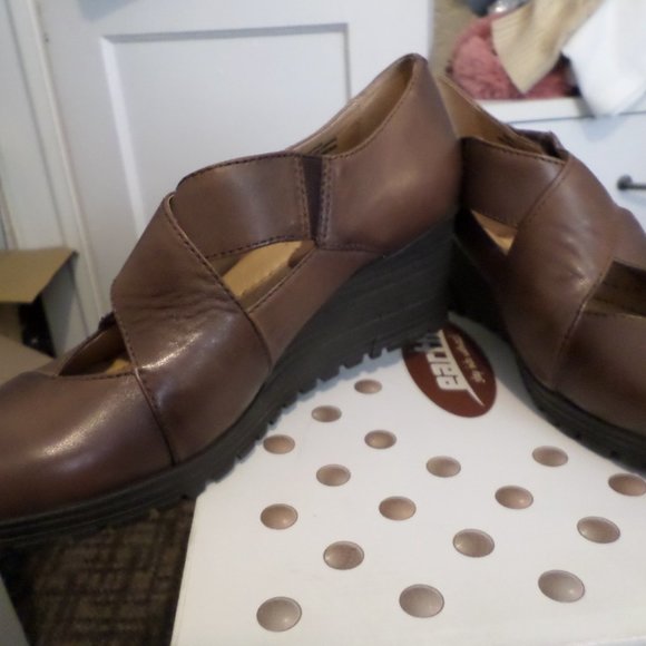 Earth Spindrift Cinnamon Distressed Leather Wedge Shoes NIB Sz 8.5 - Picture 9 of 9